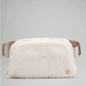 Lululemon Everywhere FLEECE Belt Bag FLEECE SHERPA Natural Ivory Trench
